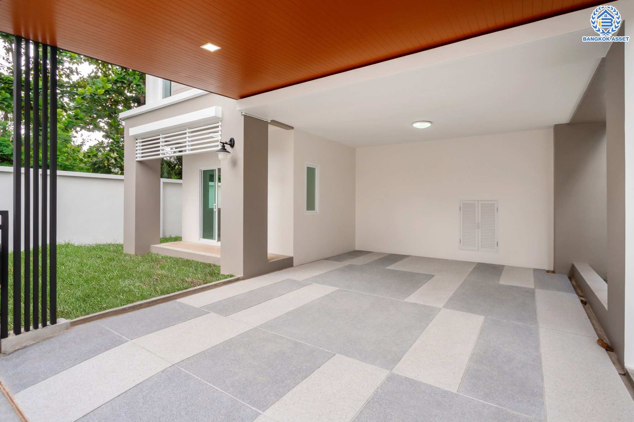 บ้านเดี่ยวมือสองนนทบุรี หลังมุม ม.บ้านณดล รัตนาธิเบศร์-เรวดี เนื้อที่ 58.5 ตร.ว. พร้อมเข้าอยู่ ฟังก์ชัน 3 ห้องนอน 3 ห้องน้ำ จอดรถได้ 2 คัน พร้อมตอบโจทย์ทุกการเข้าอยู่ บนทำเลเดินทางสะดวก เข้า-ออก ได้หลายเส้นทาง ใกล้เซ็นทรัลรัตนาธิเบศร์ และรถไฟฟ้าสายสีม่วง "สถานีสะพานพระนั่งเกล้า